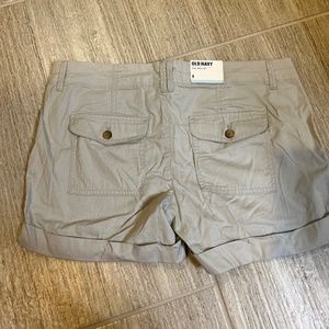Old navy khaki short size 8 NWT